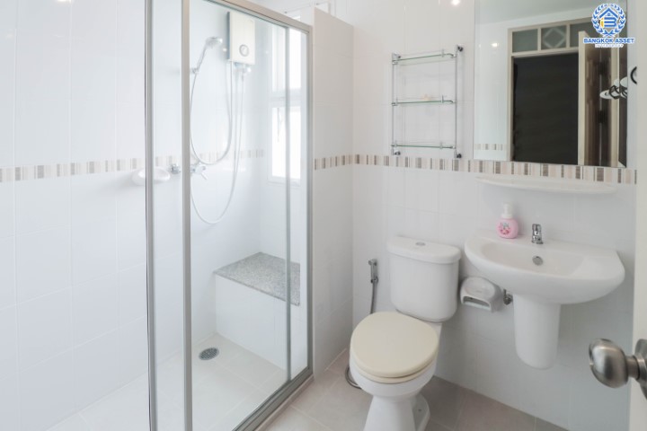 ทาวน์โฮมมือสอง3ชั้นแปลงมุม! ม.ศุภาลัยวิลล์ เพชรเกษม48 เนื้อที่เยอะถึง 31.60 ตร.ว. ฟังก์ชันจัดเต็ม 3 ห้องนอน 3 ห้องน้ำ  บิ้วท์อินห้องครัว บ้านสวยพร้อมเข้าอยู่ สภาพดีมาก บนทำเลศักยภาพ เชื่อมต่อถนนหลายเส้นทาง เดินทางสะดวก ใกล้รถไฟฟ้า "สถานีเพชรเกษม48"